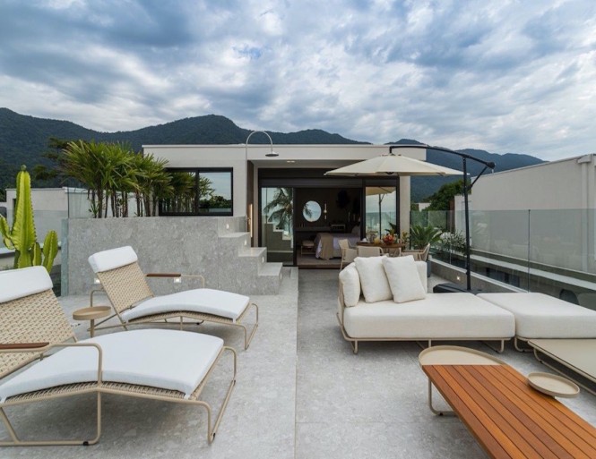 Refúgio à beira mar na praia de Maresias